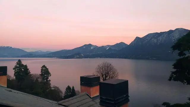 Alba rosa sulle montagne